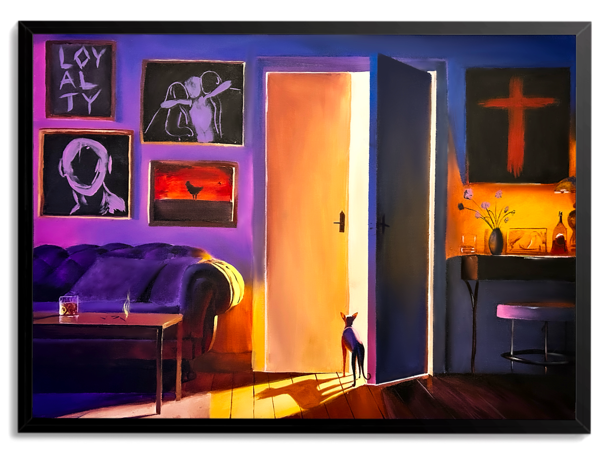 Sala roxa com quadros na parede e porta aberta revelando luz alaranjada, cachorro pequeno na entrada – quadro decorativo A Paz Que Procurei, inspirado na música A Morte do AUTOTUNE de Matuê